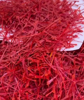 زعفران پوشال پرسی؛ زعفران اصیل ایرانی با عطر طبیعی و رنگ‌دهی عالی